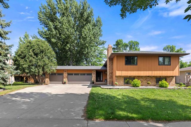 2101 26th Avenue S, Fargo, ND 58103