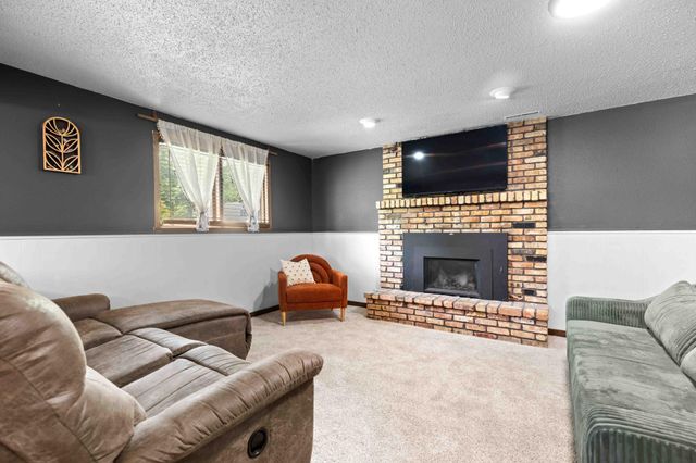 2101 26th Avenue S, Fargo, ND 58103