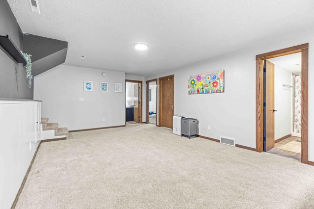 2101 26th Avenue S, Fargo, ND 58103