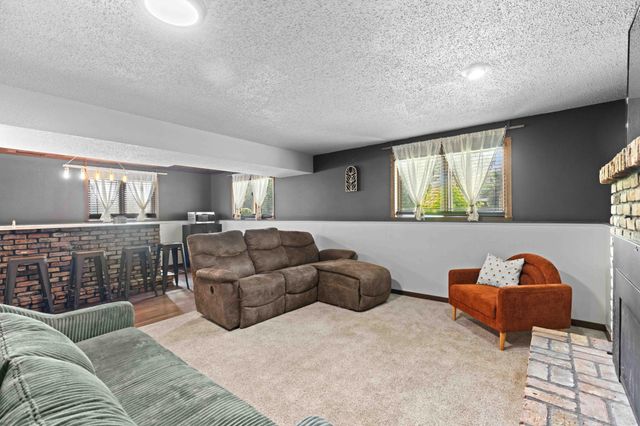 2101 26th Avenue S, Fargo, ND 58103