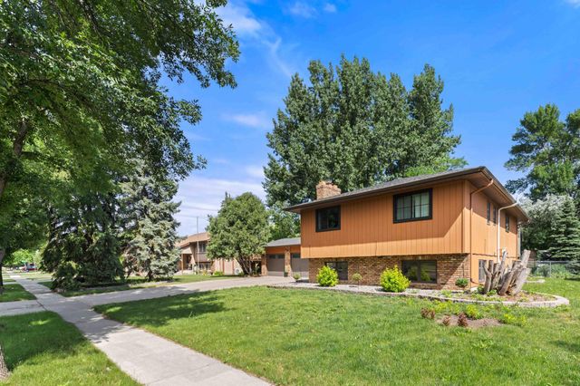 2101 26th Avenue S, Fargo, ND 58103