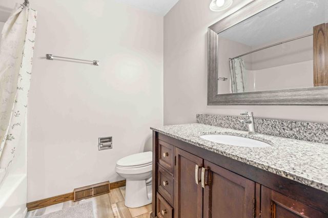 2101 26th Avenue S, Fargo, ND 58103