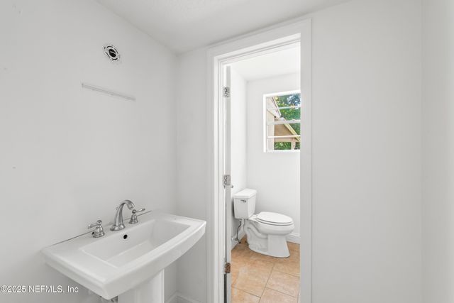 1972 LAKEWOOD Circle, Jacksonville, FL 32207