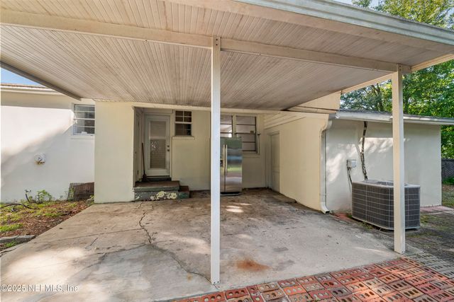 1972 LAKEWOOD Circle, Jacksonville, FL 32207