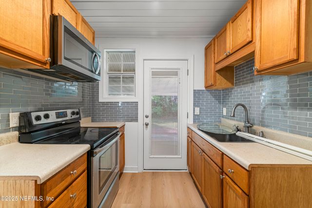 1972 LAKEWOOD Circle, Jacksonville, FL 32207