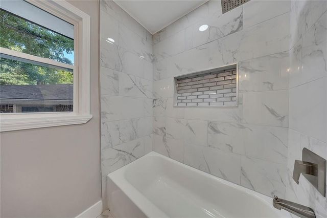 202 Oakcliff Court NW, Atlanta, GA 30331