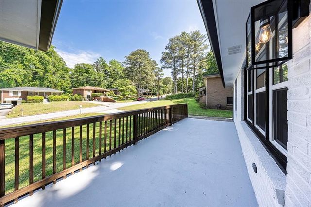 202 Oakcliff Court NW, Atlanta, GA 30331