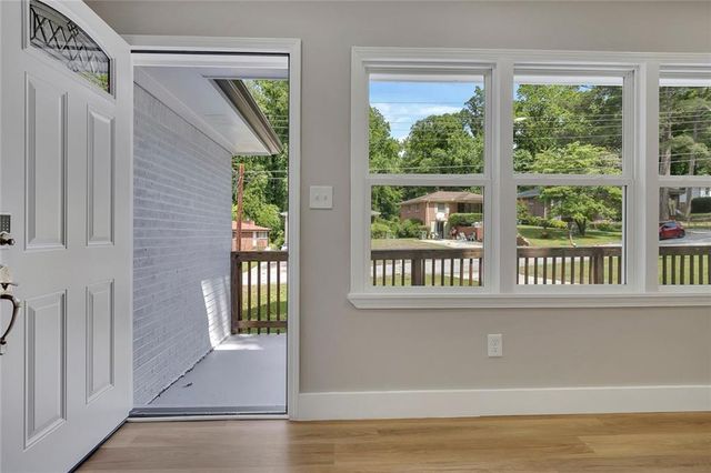 202 Oakcliff Court NW, Atlanta, GA 30331