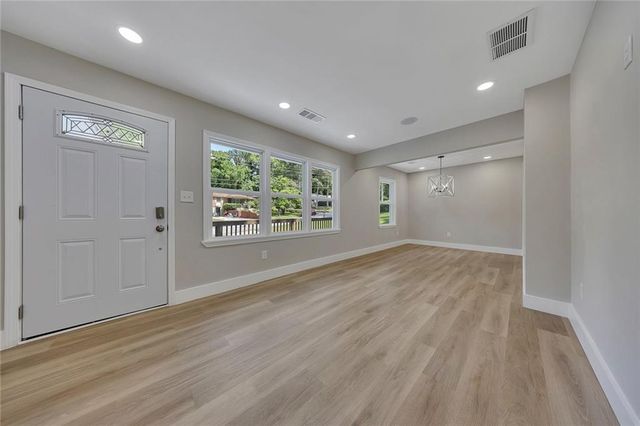 202 Oakcliff Court NW, Atlanta, GA 30331