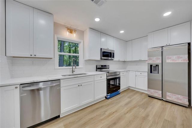 202 Oakcliff Court NW, Atlanta, GA 30331