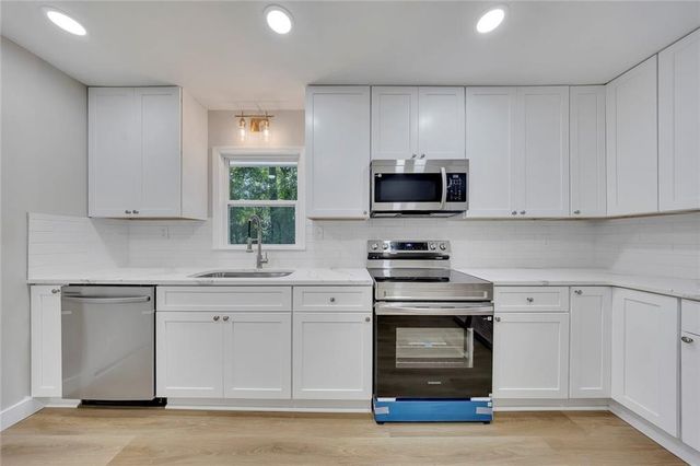 202 Oakcliff Court NW, Atlanta, GA 30331
