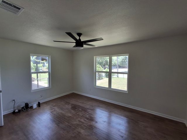 2707 Engle Avenue, Dallas, TX 75233