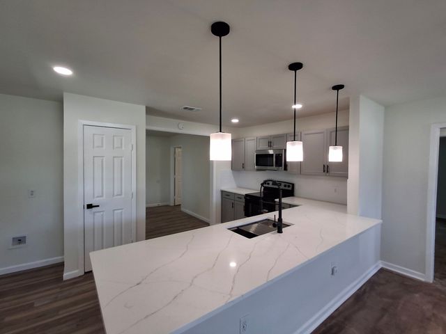 2707 Engle Avenue, Dallas, TX 75233