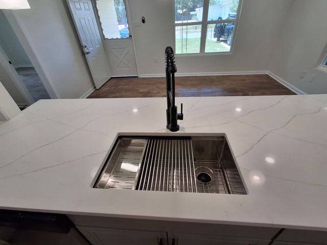 2707 Engle Avenue, Dallas, TX 75233