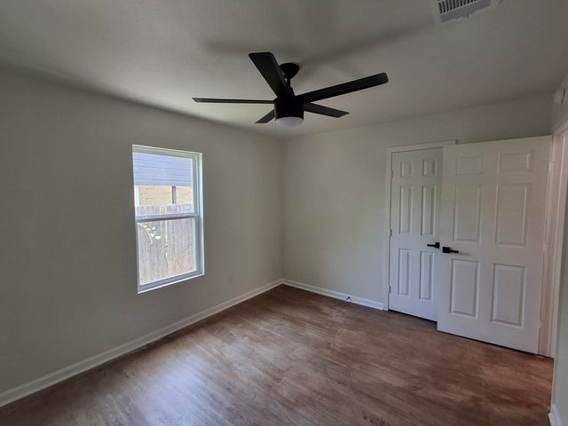2707 Engle Avenue, Dallas, TX 75233