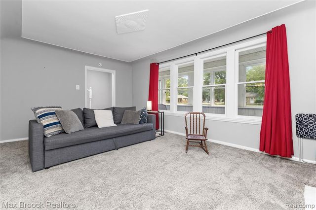 27216 Shiawassee Road, Southfield, MI 48033