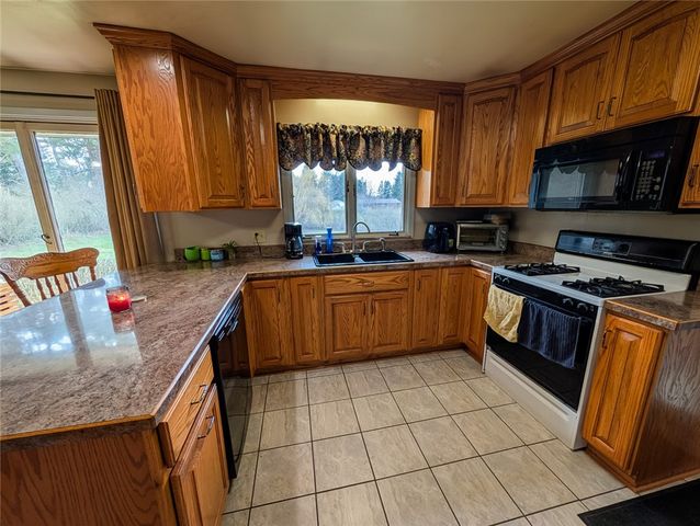 128 Shanahan Rd, Center Twp, PA 16001