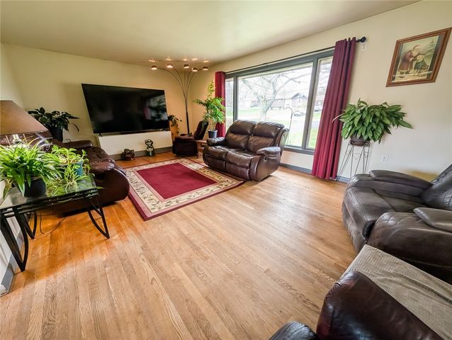 128 Shanahan Rd, Center Twp, PA 16001