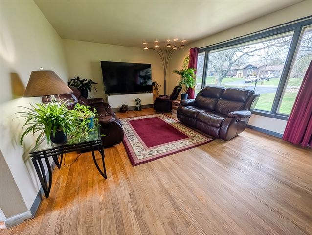 128 Shanahan Rd, Center Twp, PA 16001