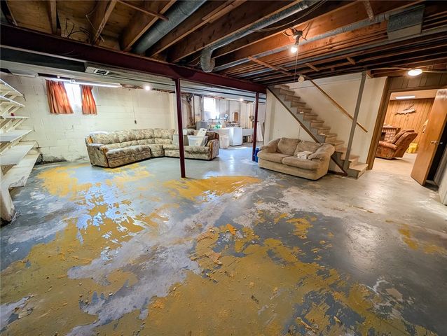 128 Shanahan Rd, Center Twp, PA 16001