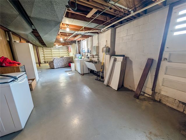 128 Shanahan Rd, Center Twp, PA 16001