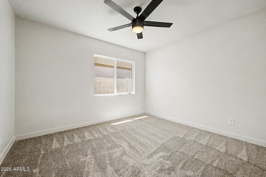 Image 15 of property listing at 8915 W VALE Drive, Phoenix, AZ 85037