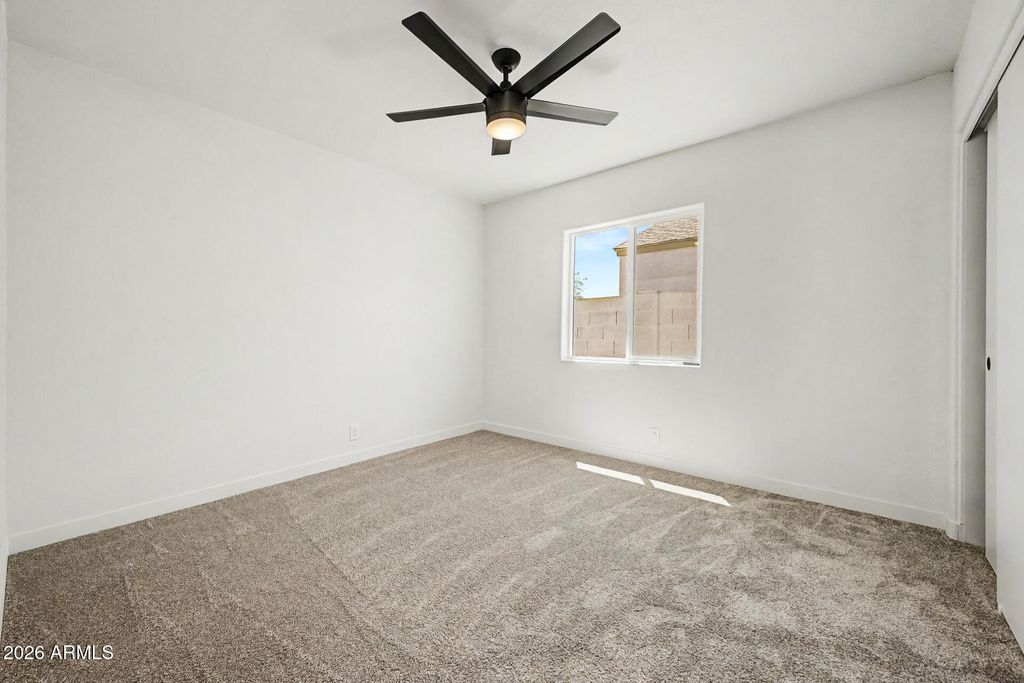 Image 17 of property listing at 8915 W VALE Drive, Phoenix, AZ 85037