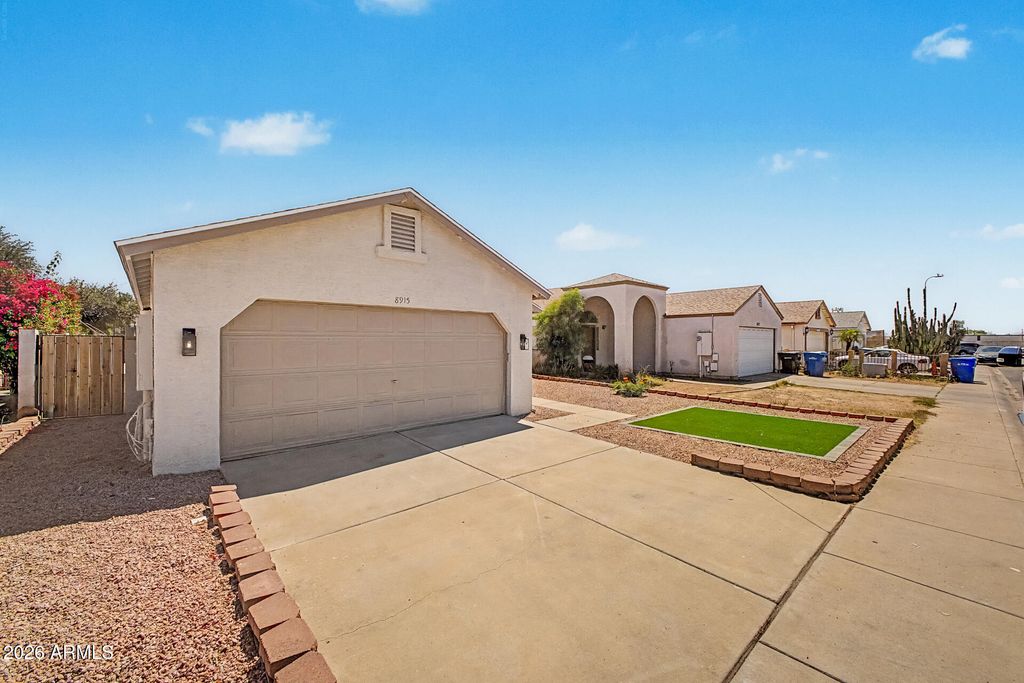 Image 2 of property listing at 8915 W VALE Drive, Phoenix, AZ 85037