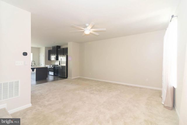 31 ROUNDSTONE RUN, Swedesboro, NJ 08085