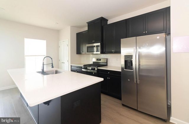 31 ROUNDSTONE RUN, Swedesboro, NJ 08085