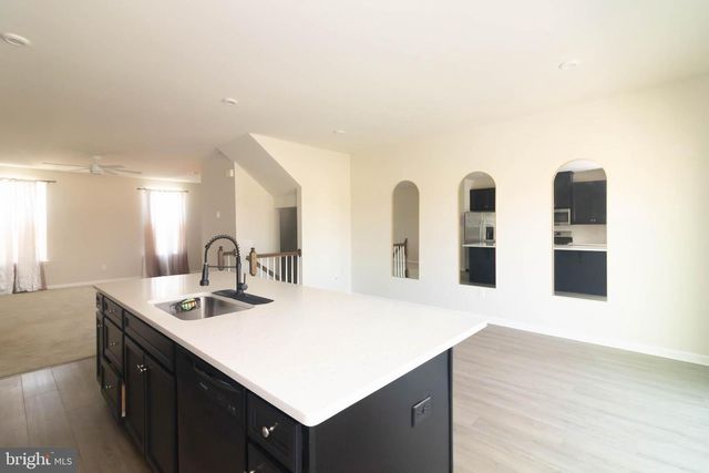 31 ROUNDSTONE RUN, Swedesboro, NJ 08085