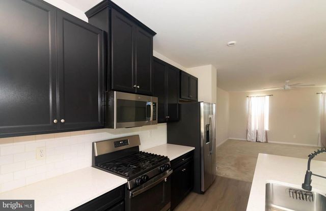 31 ROUNDSTONE RUN, Swedesboro, NJ 08085