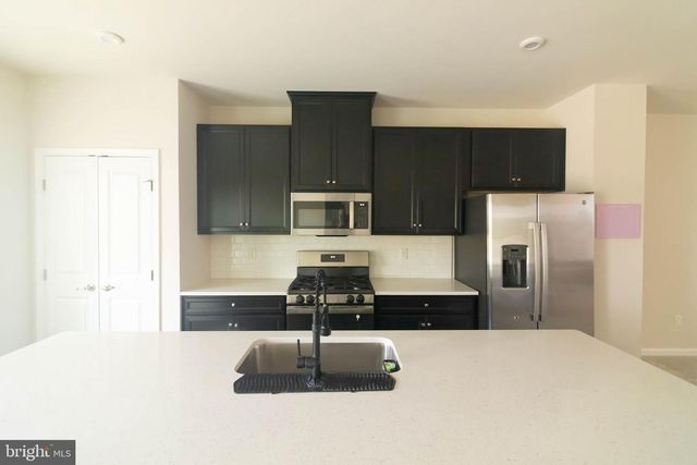 31 ROUNDSTONE RUN, Swedesboro, NJ 08085
