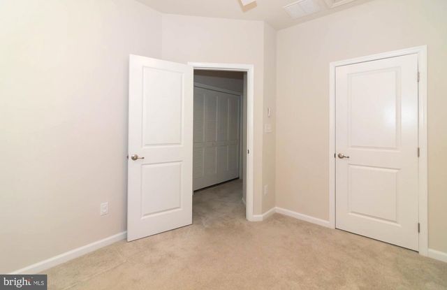 31 ROUNDSTONE RUN, Swedesboro, NJ 08085