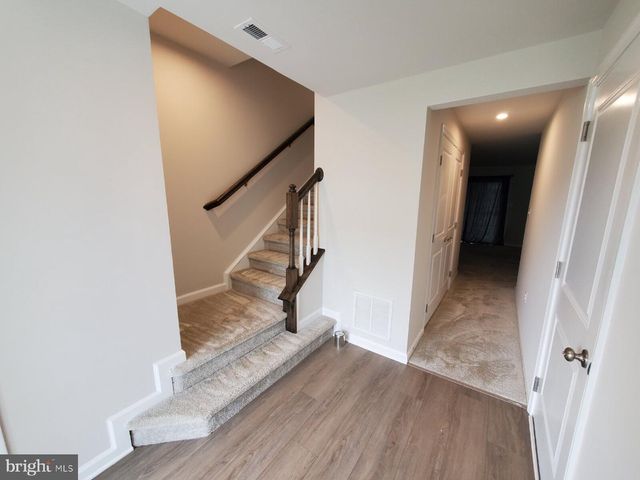 31 ROUNDSTONE RUN, Swedesboro, NJ 08085