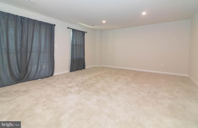 31 ROUNDSTONE RUN, Swedesboro, NJ 08085