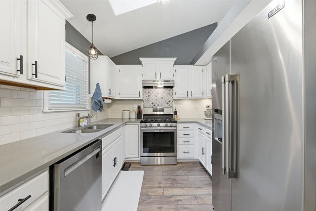 1515 N Pine Grove St, Wichita, KS 67212