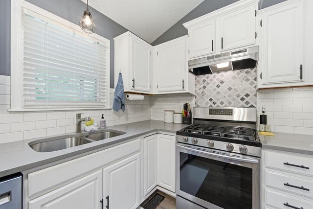 1515 N Pine Grove St, Wichita, KS 67212