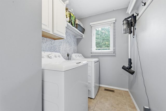 1515 N Pine Grove St, Wichita, KS 67212