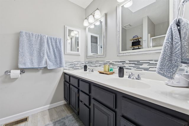 1515 N Pine Grove St, Wichita, KS 67212