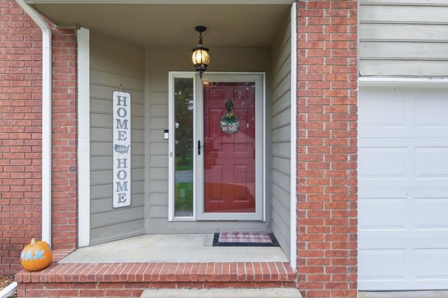 1515 N Pine Grove St, Wichita, KS 67212