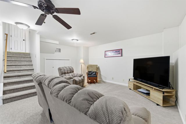 1515 N Pine Grove St, Wichita, KS 67212