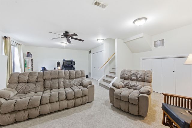 1515 N Pine Grove St, Wichita, KS 67212