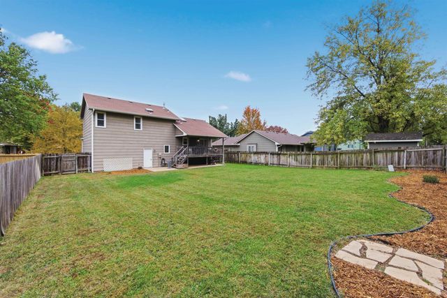 1515 N Pine Grove St, Wichita, KS 67212