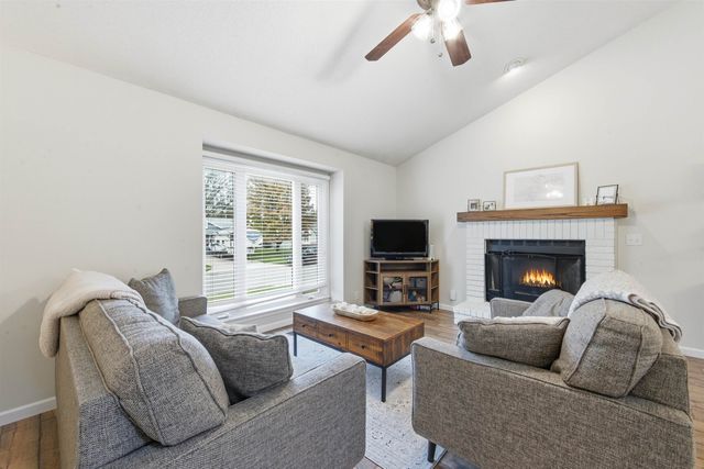 1515 N Pine Grove St, Wichita, KS 67212