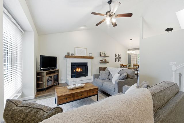 1515 N Pine Grove St, Wichita, KS 67212