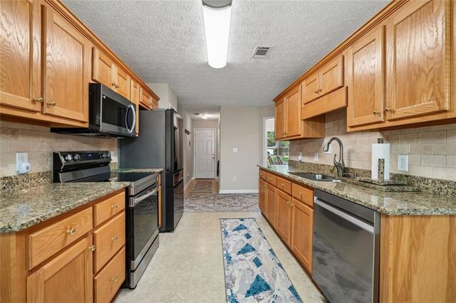 25 Summer Walk Circle, Covington, GA 30016