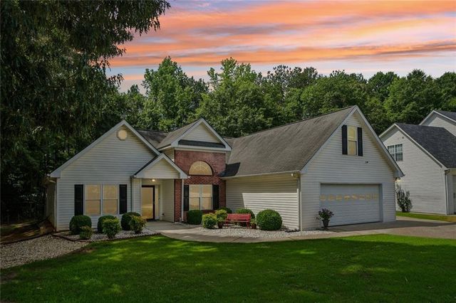 25 Summer Walk Circle, Covington, GA 30016