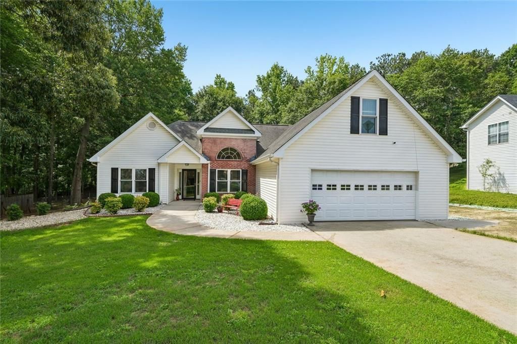 25 Summer Walk Circle, Covington, GA 30016