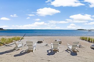 11 Cove St, Mattapoisett, MA 02739